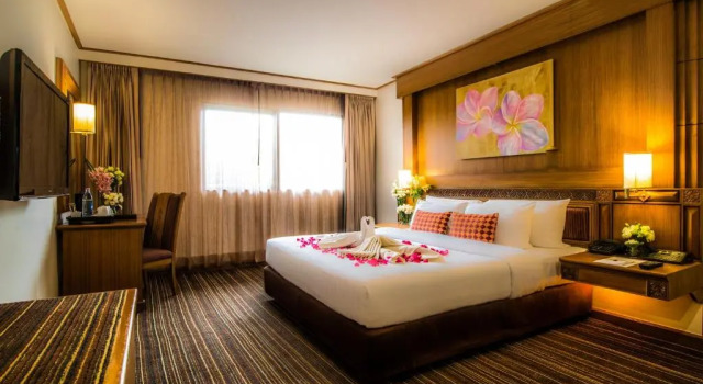 Полулюкс Sima Thani Hotel