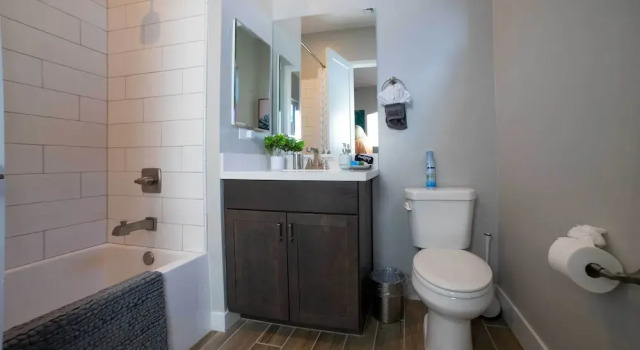 Коттедж Modern Flagstaff Escape w/ Grill, 3 Mi to Downtown