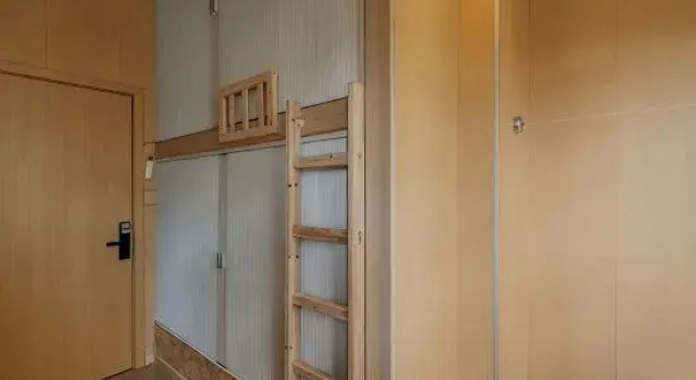 Кровать в общем номере (мужской номер) Jishan Bookstore·Tiantai River View Youth Hostel