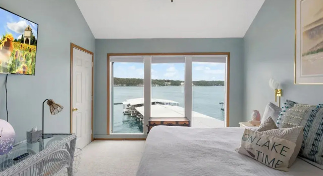 Номер Standard Poolside Condo With Amazing Lake Views & Design