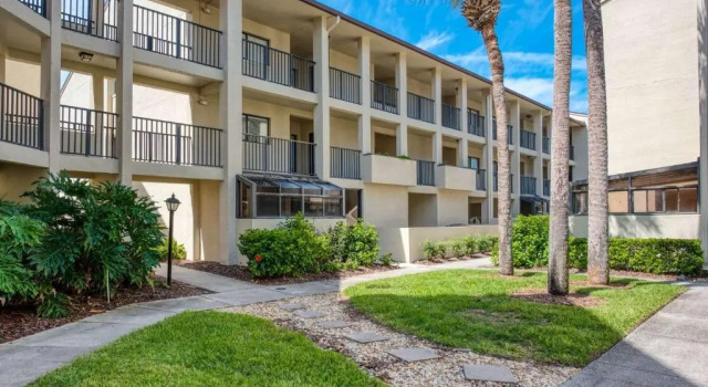 Ocean Villas #83, Buchen Sie Ferienwohnung Coquina Gables Florida