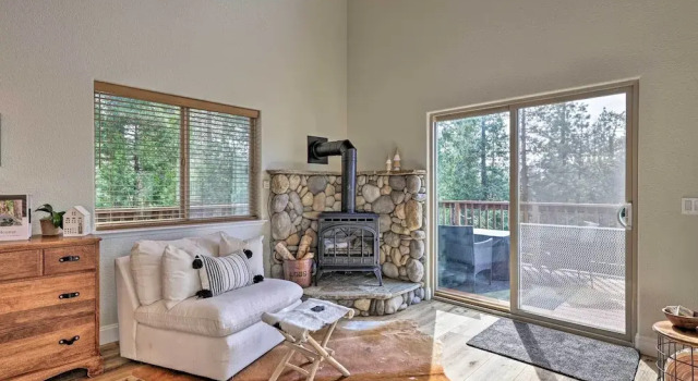 Near Hiking and Wineries Arnold Cabin with Deck, Reserva ahora Casa o chalet Arnold California