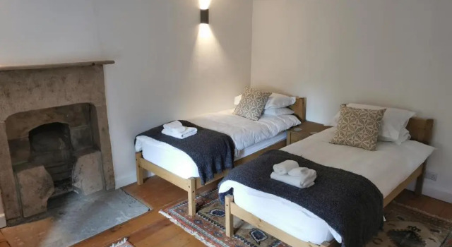 Beautiful Peak District Cottage With Hot Tub, Varaa Lomakoti Mökit kohteessa Merseyside, Mökki