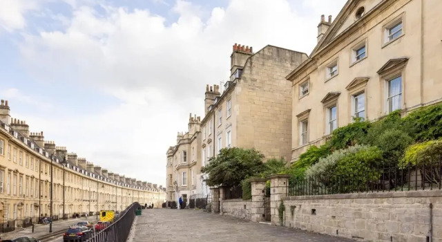 The Admirals Mansion - Central Bath