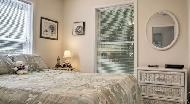 Spacious Home w/ Deck, Grill & Delaware River View, Buchen Sie Ferienhaus  