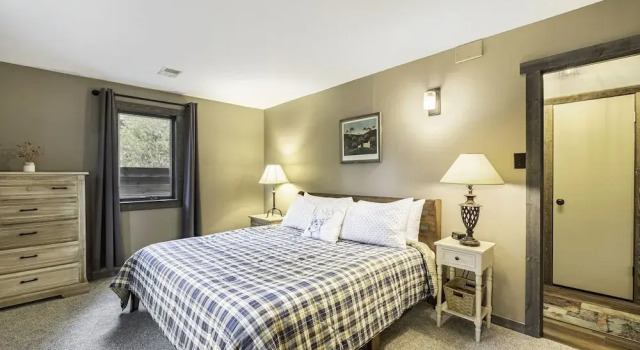 Aspen View Getaway - Monthly Long-term Vacation Rental 30+ Days -- Estes Park 4 Bedroom Home by RedAwning, Забронировать Отель Эстес-Парк Rocky Mountain National Park, рядом с Отель Stanley
