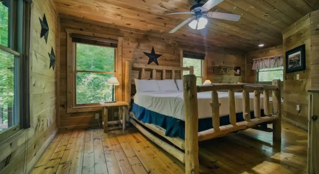 Cabin in Nature w/ Hot Tub & Games!