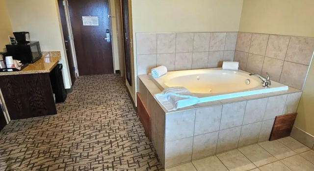 Двухместный люкс Cobblestone Inn & Suites - Clintonville
