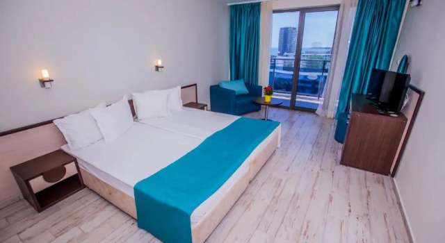 Двухместный номер Superior с балконом Smartline Meridian Hotel