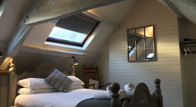 The Bear Inn, Забронировать Отель Лландовери Brecon Beacons, рядом с Гольф-клуб Лландовери
