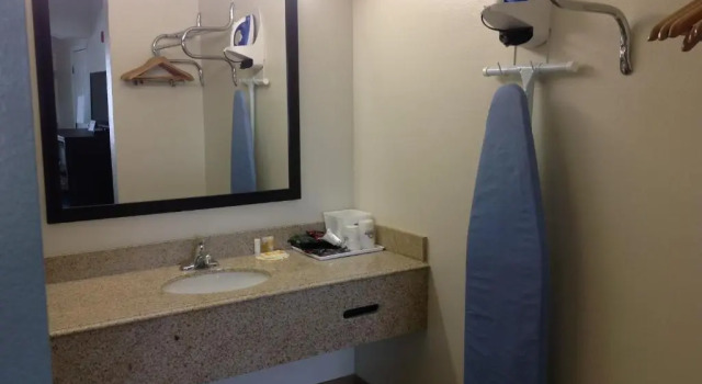 Двухместный люкс Days Inn by Wyndham Humble/Houston Intercontinental Airport