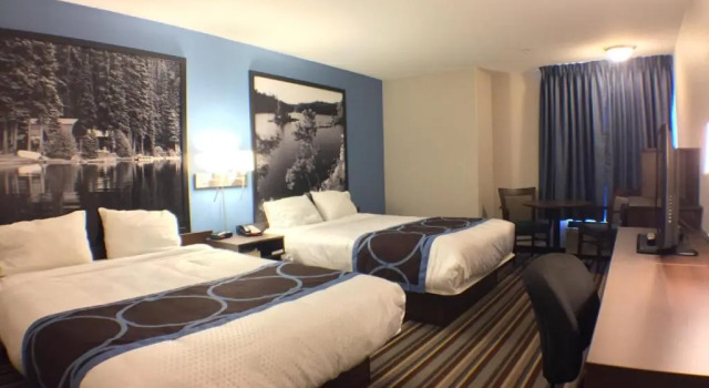 Четырёхместный номер Standard Super 8 by Wyndham Fort Frances