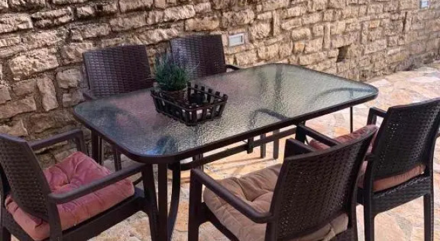 Апартаменты Agraria 1 Bedroom Basement Apartment
