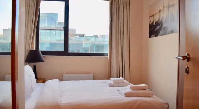 2 Bedroom Apartment In Dublin, Забронировать Апартаменты/квартира Дублин Каунти Дублин, рядом с Стадион для собачьих бегов Шелбурн-парк