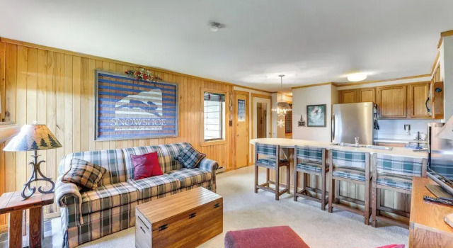 Апартаменты Located in Snowshoe Resort: Townhome w/ Deck!