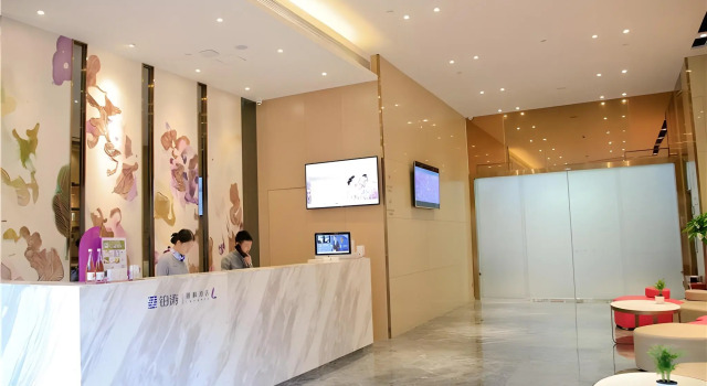 Lavande Hotels·Dayun Center Hengang Metro Station Shenzhen, Rezerwuj Hotel Hotele w Shenzhen z parkingiem, Parking
