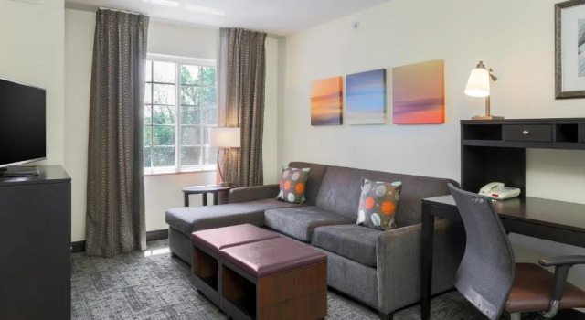 Двухместный люкс c 1 комнатой Staybridge Suites-Philadelphia/Mount Laurel by IHG