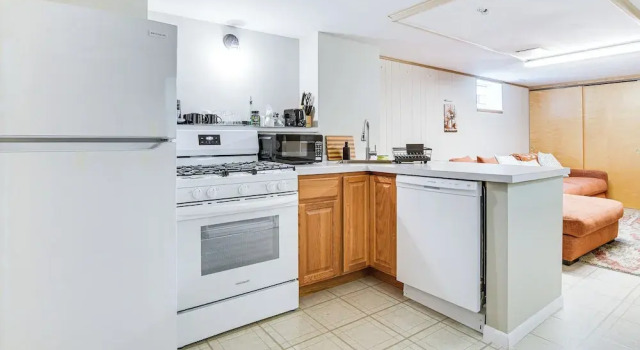 Коттедж Pet-friendly Abode, 2 Mi to Dtwn Evanston!