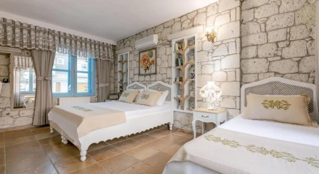 Трёхместный номер Standard с видом на бассейн Villa Fora Hotel