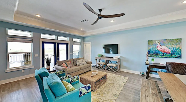 Gulf-view - Walk To Beach! 3 Bedroom Home