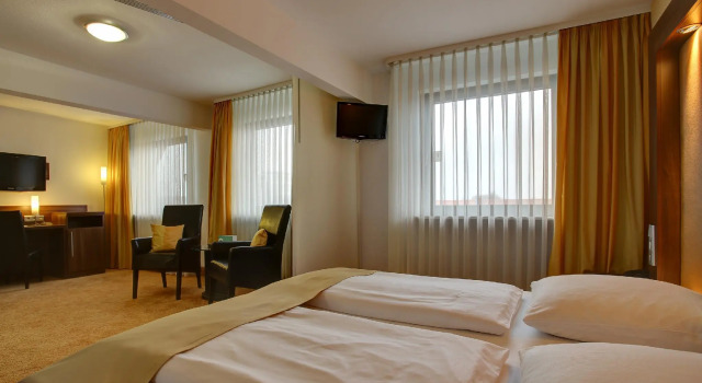 Полулюкс Tante ALMAs Mannheimer Hotel