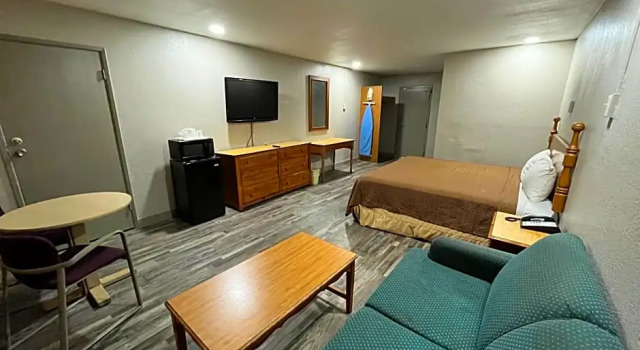 Двухместный люкс Mid Towne Inn & Suites