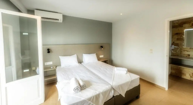 Четырёхместный номер Standard с балконом Nikos Villas - Poolside Getaways in Kavos, Corfu