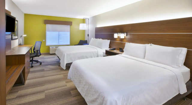 Четырёхместный номер Standard Holiday Inn Express Rochester-Victor by IHG