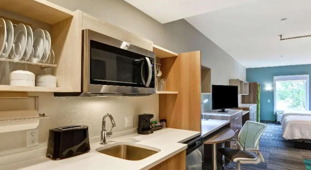 Четырёхместный номер Standard Home2 Suites By Hilton Daytona Beach Speedway