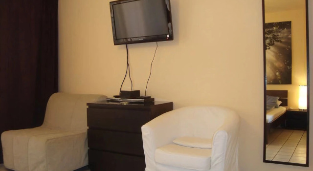 Bermuda Triangle B&B, Book Bed and Breakfast Eil Cologne