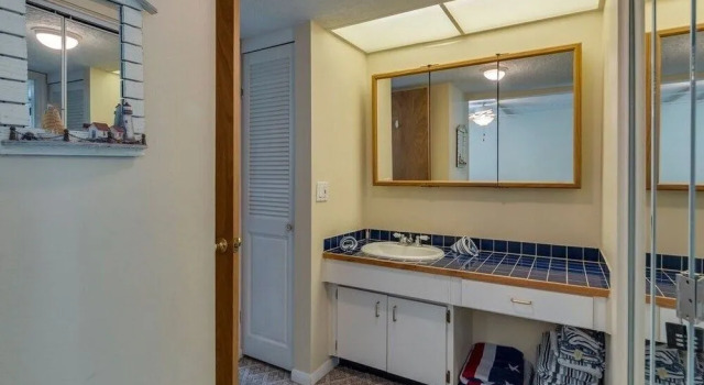 Anchors Away 1 Bedroom Condo by Redawning