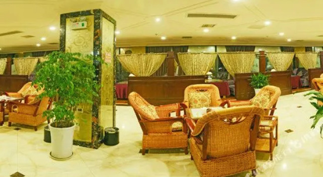 西城假日酒店(乐山嘉兴路美食街店)