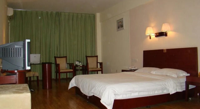 Ruigao Business Hotel(成都瑞高商务酒店), Rezerwuj Hotel Hotele w Qingyang z parkingiem, Parking