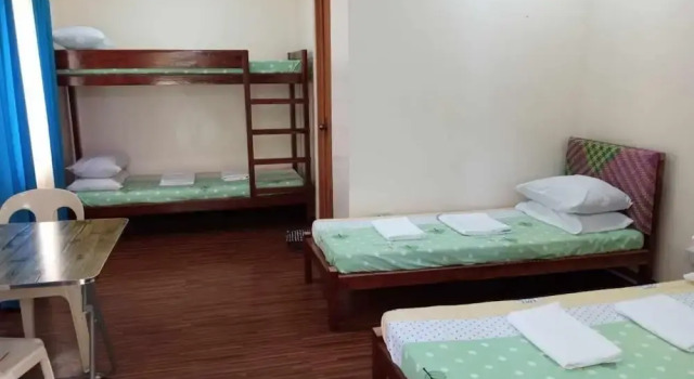 Кровать в общем номере Camiguin Lanzones Resort