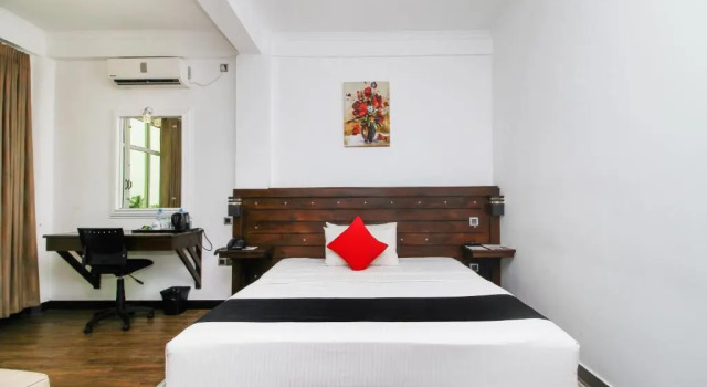 Двухместный номер Deluxe с балконом и с красивым видом из окна Sasha Transit Hotel