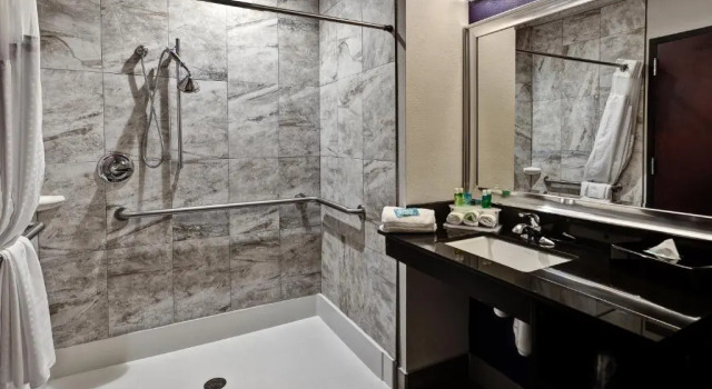 Номер Standard Holiday Inn Express Hutchison by IHG
