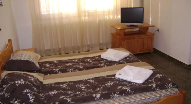 Полулюкс Hotel Montana