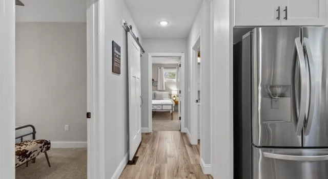 Коттедж Blue Door Bungalow | JZ Vacation Rentals