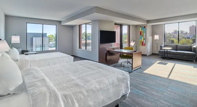 Четырёхместная студия Hampton Inn by Hilton Omaha UN Medical Center Area