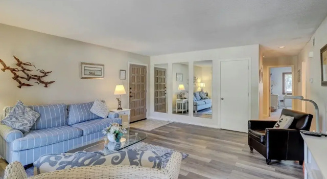 2362 Racquet Club at The Sea Pines Resort, Забронировать Курортный отель Отели Хилтон-Хед-Айленд с парковкой, рядом с Stan Smith Tennis Academy, Парковка
