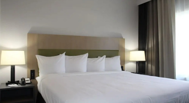 Suite Country Inn & Suites by Radisson, Seattle-Bothell, WA