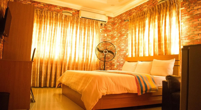 Crestview Hotel & Suites