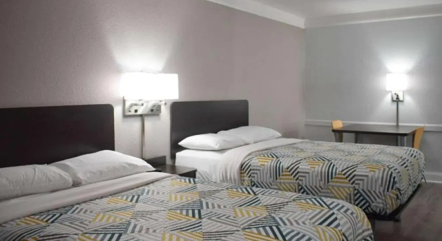 Четырёхместный номер Standard Motel 6-Hazelwood, MO