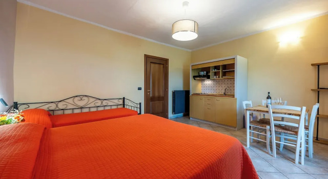Трёхместный семейный номер Standard Цокольный этаж с балконом Agriturismo Cantine Bevione - Family Apartments with panoramic view