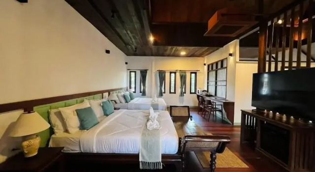 Люкс Royal с балконом Ruean Thai Hotel