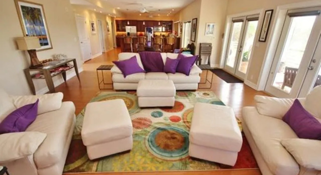 Luxury on the Lagoon Apartment 4