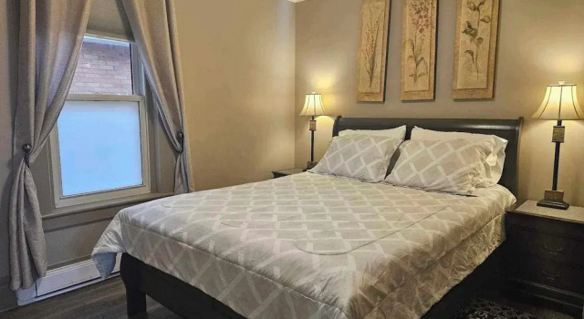 Коттедж France and Flowers - Private 3-Bed Apartment