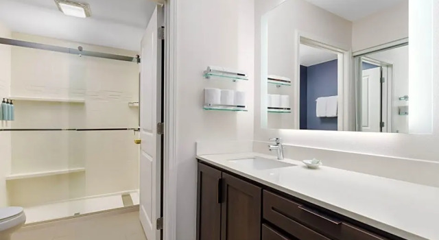 Четырёхместный люкс с 2 комнатами Residence Inn Hartford Rocky Hill