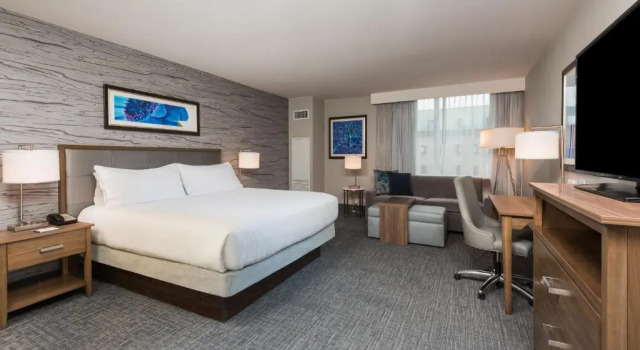 Люкс с красивым видом из окна Homewood Suites By Hilton Ottawa Downtown