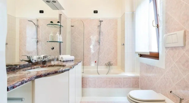 Апартаменты Classic MyHomeInComo - Santa Chiara Apartment